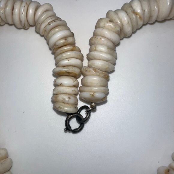 Vintage 1970s puka shells Hawaiian beads beaded necklace 17” sterling clasp - Picture 6 of 8